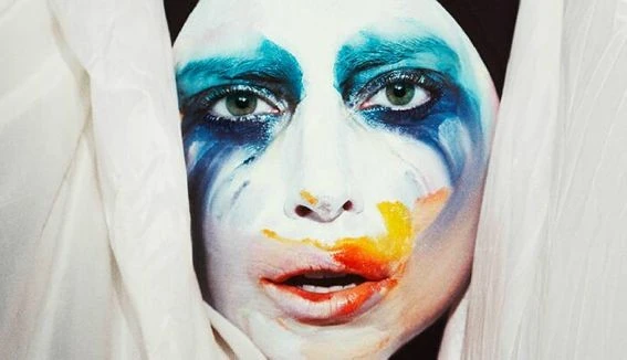 Леди Гага выпустила песню Applause раньше намеченного срока