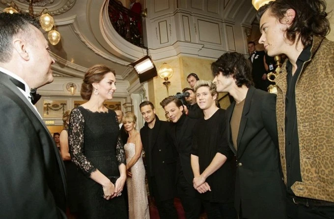 Кейт Миддлтон встретилась с One Direction на Royal Variety Performance