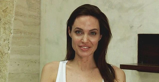 Анджелина Джоли заболела ветрянкой 