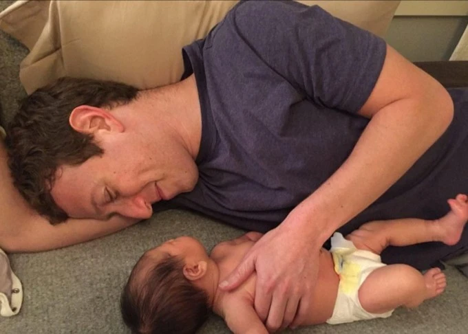 Марк Цукерберг показал новую фотографию с новорожденной дочкой