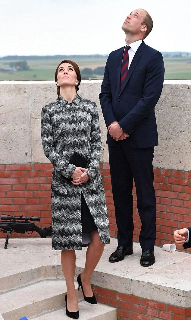 Принц Уильям и Кейт Миддлтон почтили память погибших во Франции солдат