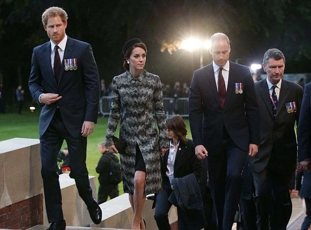 Принц Уильям и Кейт Миддлтон почтили память погибших во Франции солдат