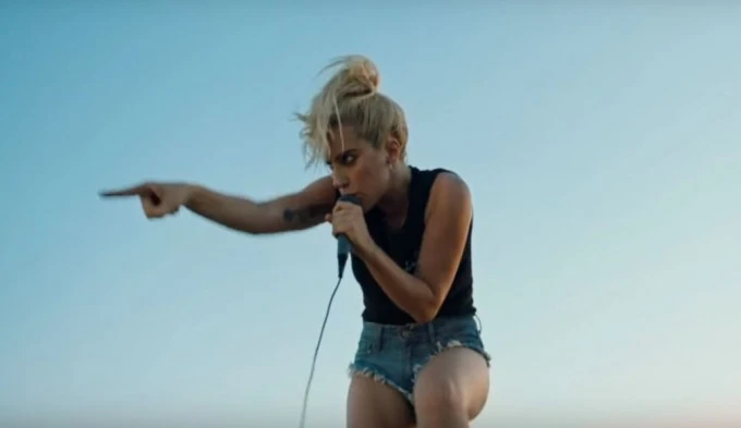 Леди Гага выпустила видеоклип Perfect Illusion