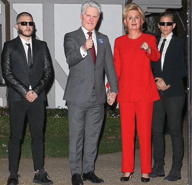 Кэти Перри превратилась в Хиллари Клинтон для вечеринки накануне Хэллоуина 