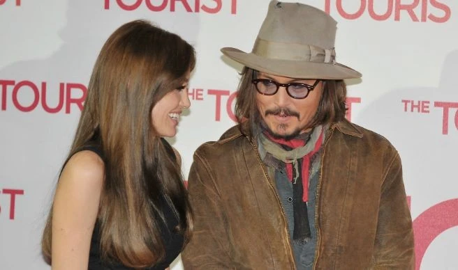 Новой пары слух: Анджелина Джоли встречается с Джонни Деппом