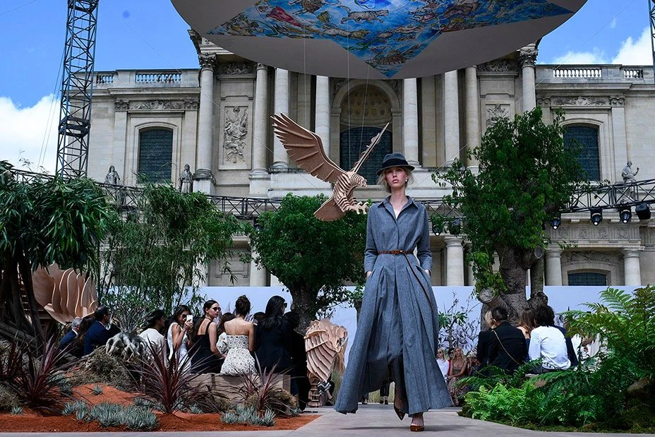 Dior отмечает юбилей масштабной выставкой и показом новой коллекции 