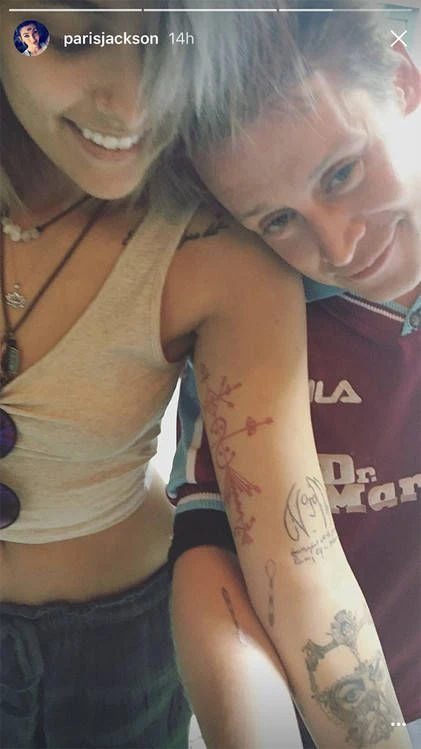 Маколей Калкин и Пэрис Джексон сделали одинаковые татуировки