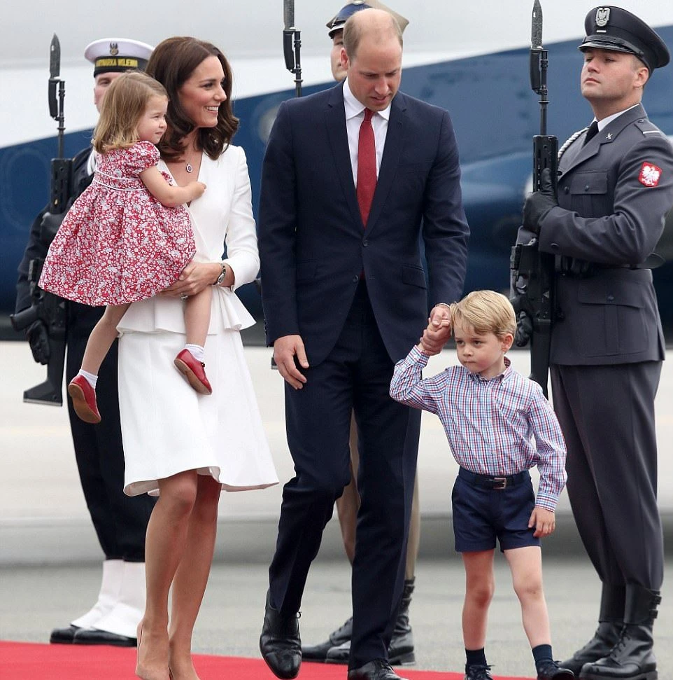 Принц Уильям и Кейт Миддлтон с детьми прибыли в Варшаву