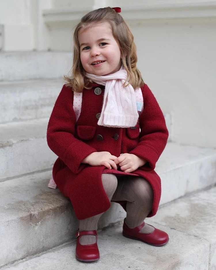Кейт Миддлтон сфотографировала дочку в честь первого посещения детского сада