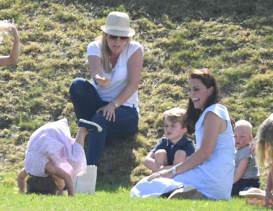 Кейт Миддлтон с детьми посетила игру в поло