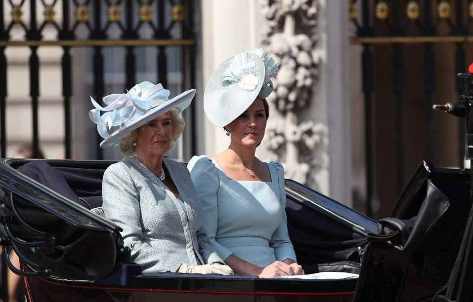 Меган Маркл впервые вышла на балкон Букингемского дворца вместе с королевской семьёй