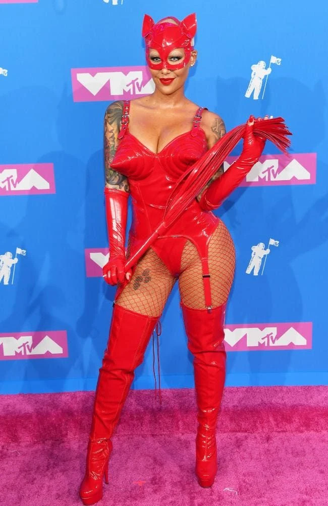 Худшие наряды MTV VMA 2018