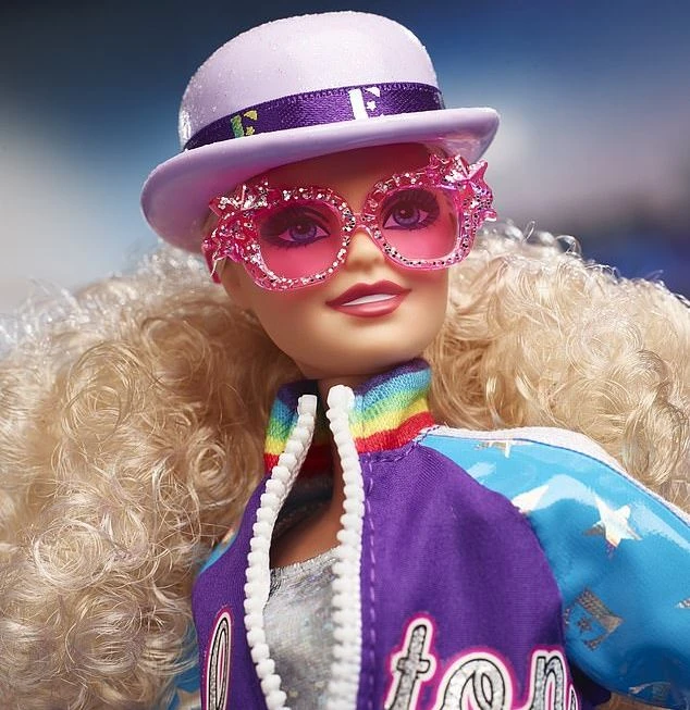 Элтон Джон помог создать новую куклу Барби
