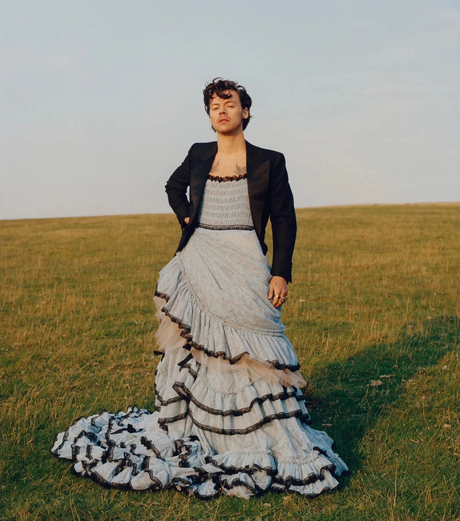 Гарри Стайлс в платье стал первым мужчиной на обложке журнала Vogue