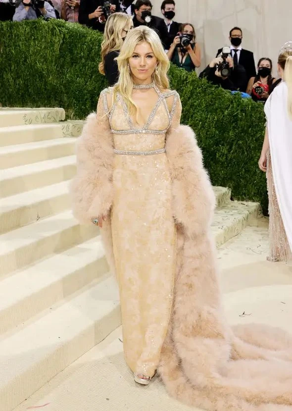 Лучшие наряды Met Gala 2021