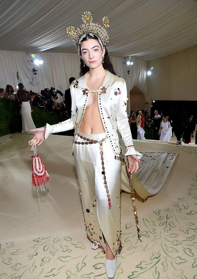 Худшие наряды Met Gala 2021