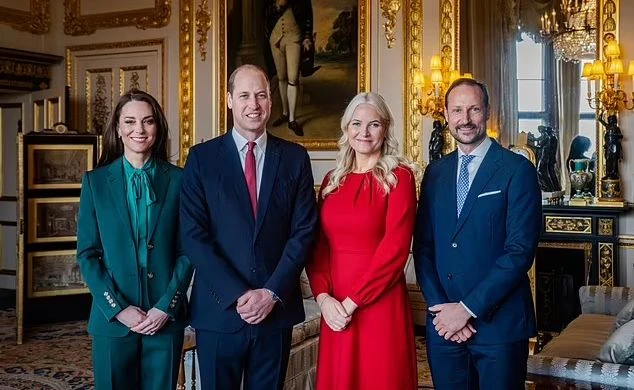 Принц Уильям и Кейт Миддлтон встретились с гостями из Норвегии, а принц Гарри и Меган Маркл сходили в ночной клуб