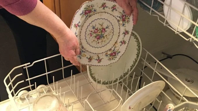 Как ухаживать за фарфоровой посудой