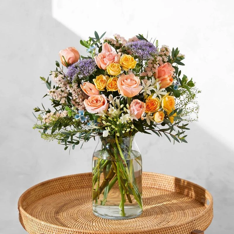 Крупные цветы, необычные вазы и другие цветочные тренды 2024