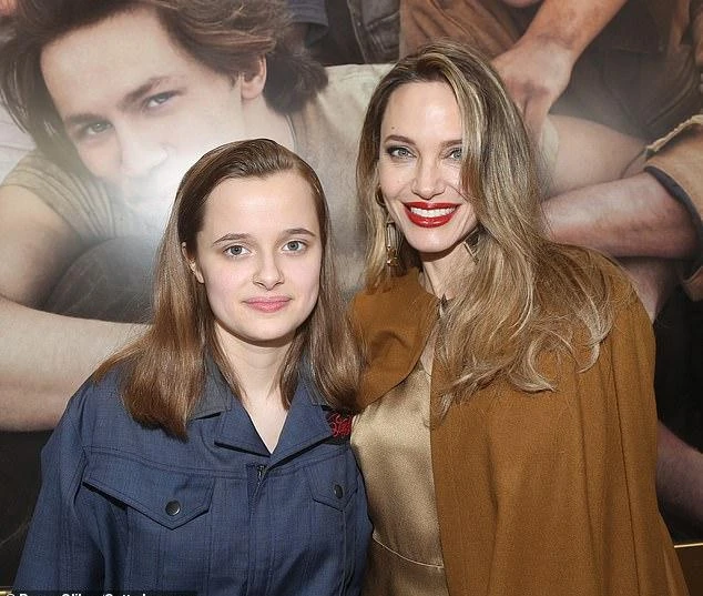 Младшая дочь Анджелины Джоли и Брэда Питта, решила отказаться от фамилии отца