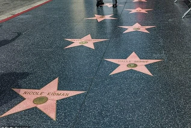 В понедельник Торговая палата Голливуда объявила, что они награждают 40-летнего актера Тора за неоценимый вклад в кинематограф