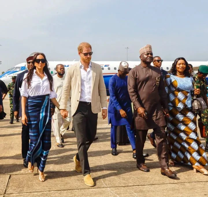 Гардероб герцогини Сассекской для тура по Нигерии: все наряды Меган Маркл и их стоимость