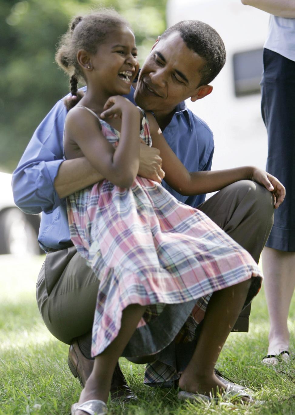 Барак Обама и Саша Обама на пикнике в 2007 году.