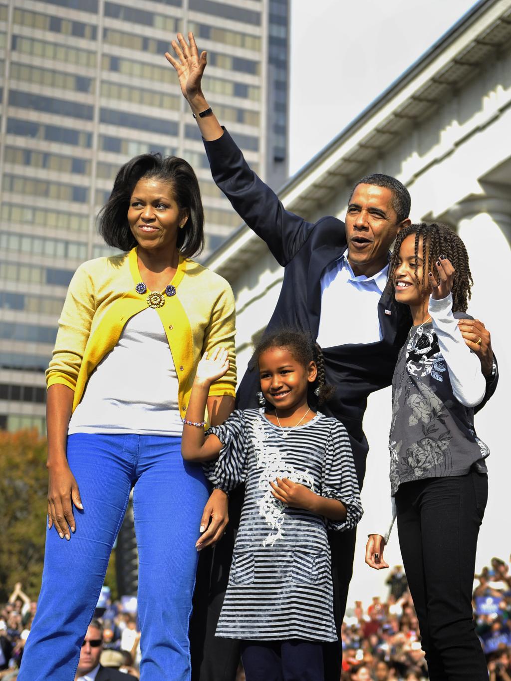 Маля Обама, Саша Обама, Барак Обама и Мишель Обама в 2008 году.