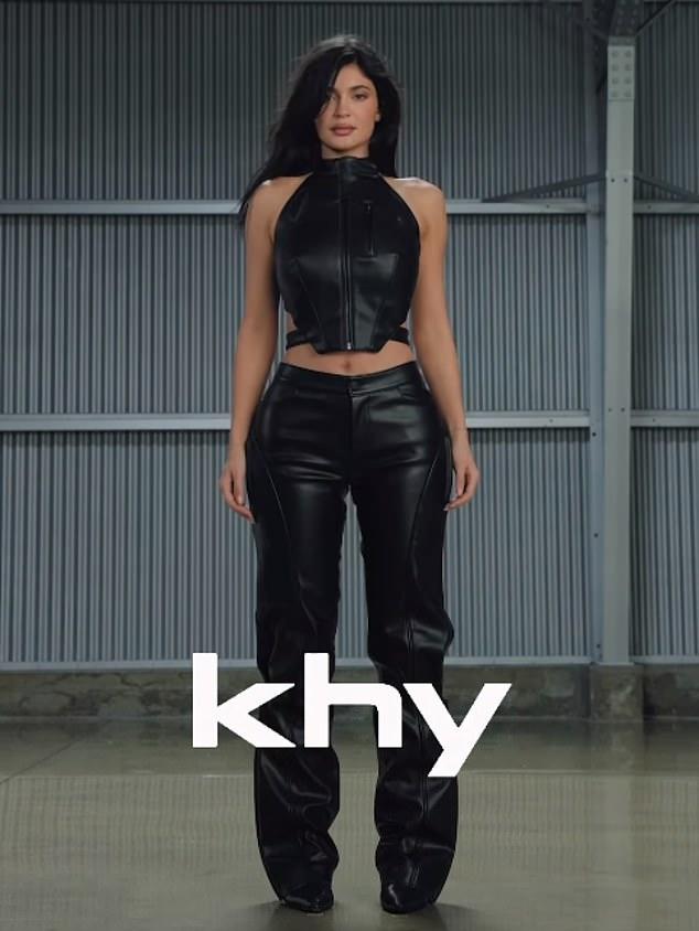 Новая коллекция из искусственной кожи Кайли Дженнер от бренда Khy подверглась критике за использование синтетических и неэкологичных материалов.