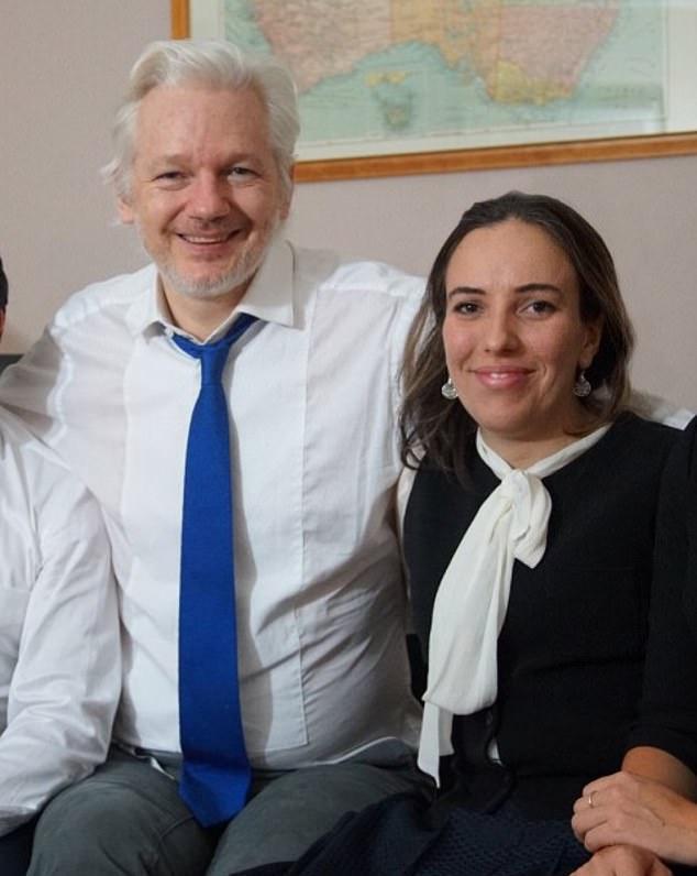 Почти 14 лет со дня начала испытаний основателя WikiLeaks, Стелла не только осталась рядом с ним, но и яростно боролась за свободу мужа