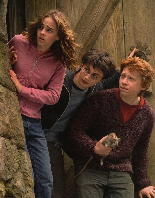 Джоан Роулинг пришла идея создания Гарри Поттера, которого в фильмах сыграл Дэниел Рэдклифф, в 1990 году в задержанном поезде Манчестер - Лондон