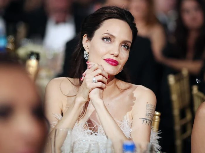 Анджелина Джоли отпраздновала день рождения с детьми, а Брэд Питт огорчён отказом дочери от его фамилии
