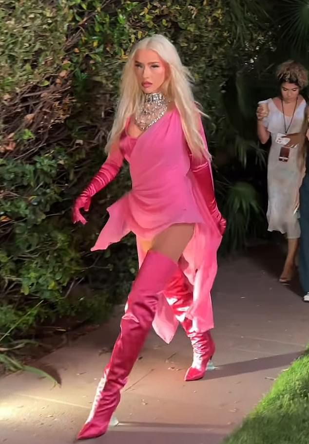 Кристина Агилера поразила новым образом на праздновании Dolce & Gabbana в Италии