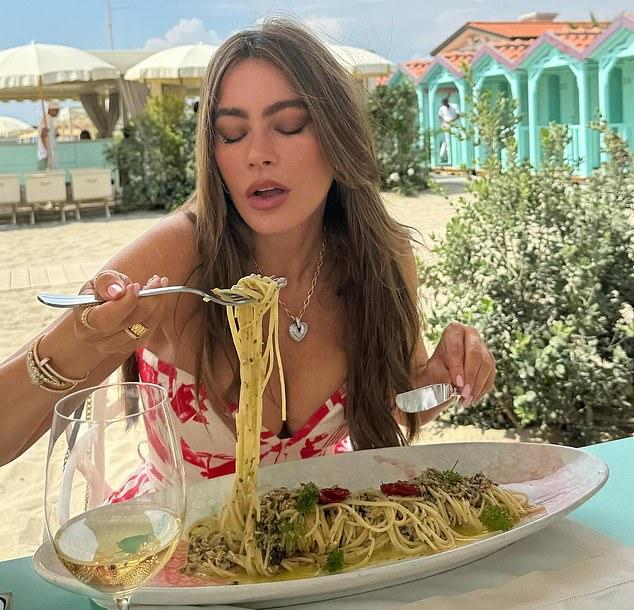 София Вергара наслаждается итальянскими каникулами