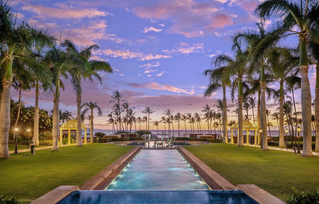 Вид на океан из люкс-отеля Waldorf Astoria Resort сети Grand Wailea, Мауи, Гавайи.