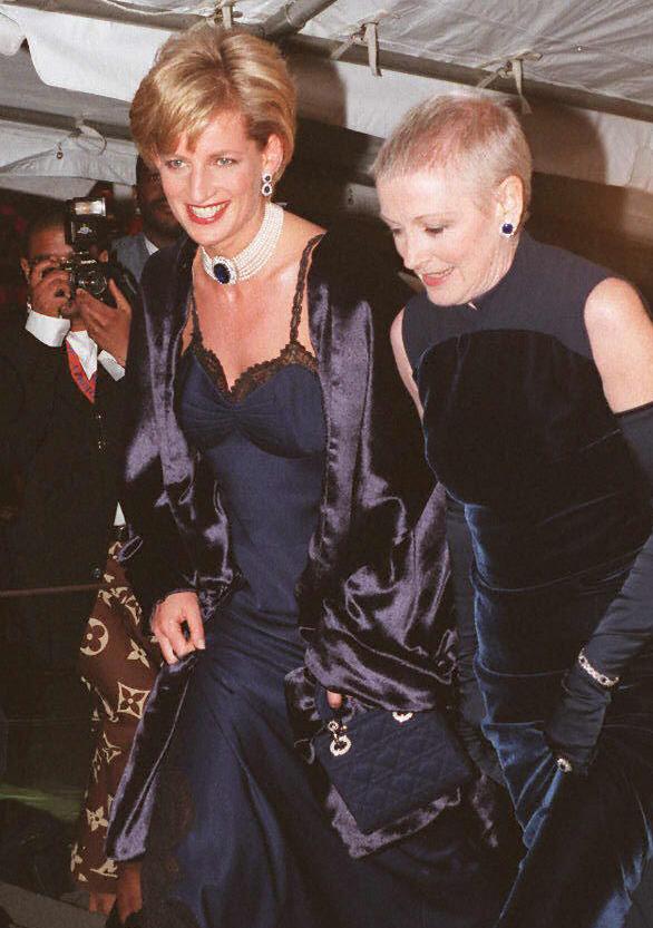 Принцесса Диана на Met Gala 1996 года.