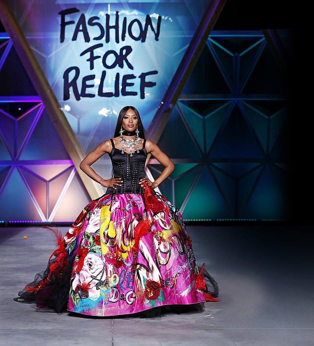 Наоми на фото в Каннах в 2018 году, когда ее организация "Fashion for Relief" потратила 7800 фунтов стерлингов на трехночевной отдых в роскошном отеле