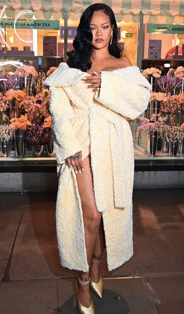 В прошлом сентябре красавица улетела в Лондон на презентацию Fenty Hair в Selfridges