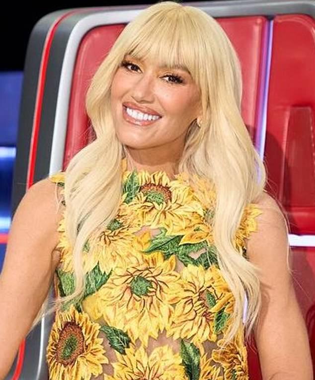 Это произошло после того, как на последнем выпуске шоу «The Voice» фанаты заявили, что Гвен «неузнаваема» из-за ее нового драматического образа.