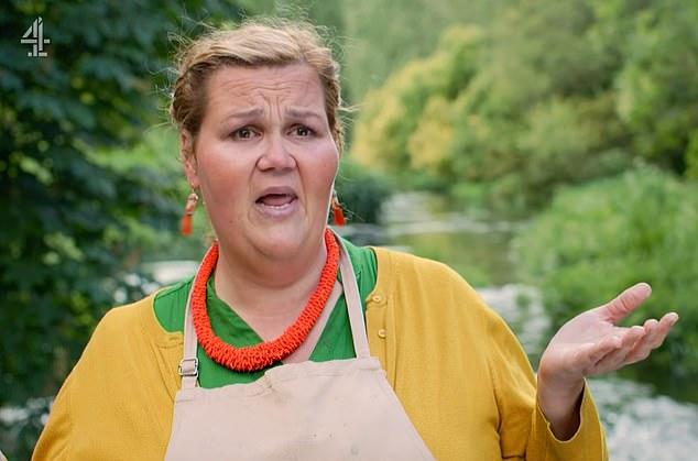 Зрители "The Great British Bake Off" поделились своим разочарованием, после того как любимица шоу отправилась домой, не впечатлив судей во время Недели осени