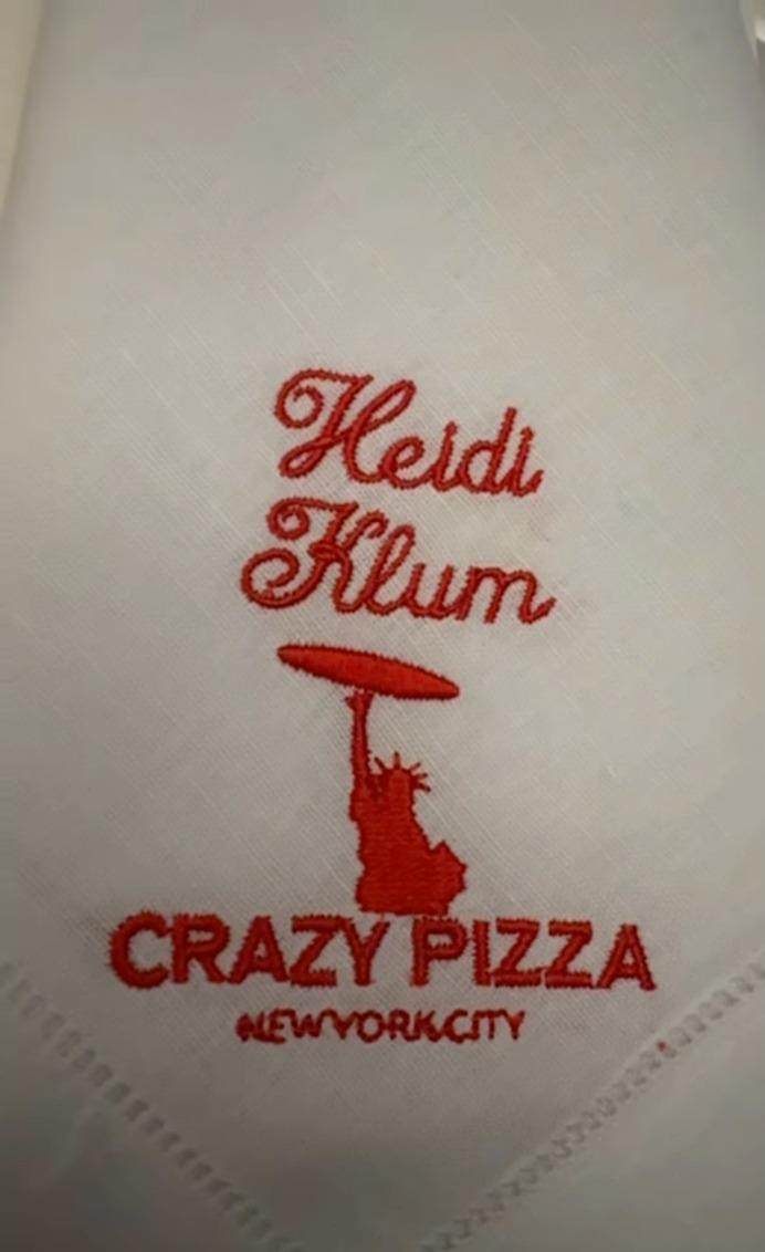 Персонализированные салфетки в Crazy Pizza.