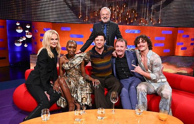 Она также будет приглашенной звездой на The Graham Norton Show в воскресенье 24 ноября на Channel Ten в 20:25.