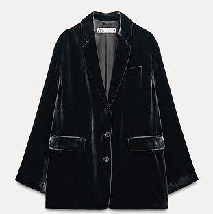 Бархатный блейзер из женской коллекции Zara, $179; zara.com