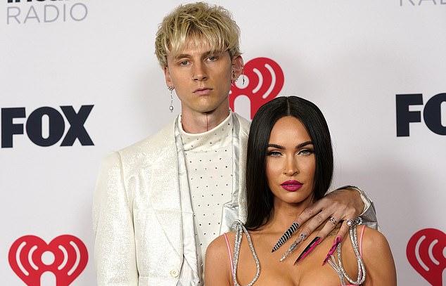 Machine Gun Kelly осознал конец отношений с Меган Фокс и покинул Калифорнию