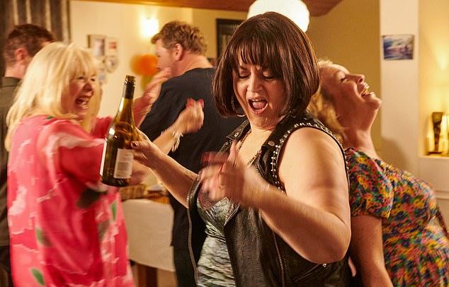 Gavin & Stacey впервые вышел в эфир на канале BBC Three в 2007 году и продлился 20 эпизодов на протяжении трех сезонов.